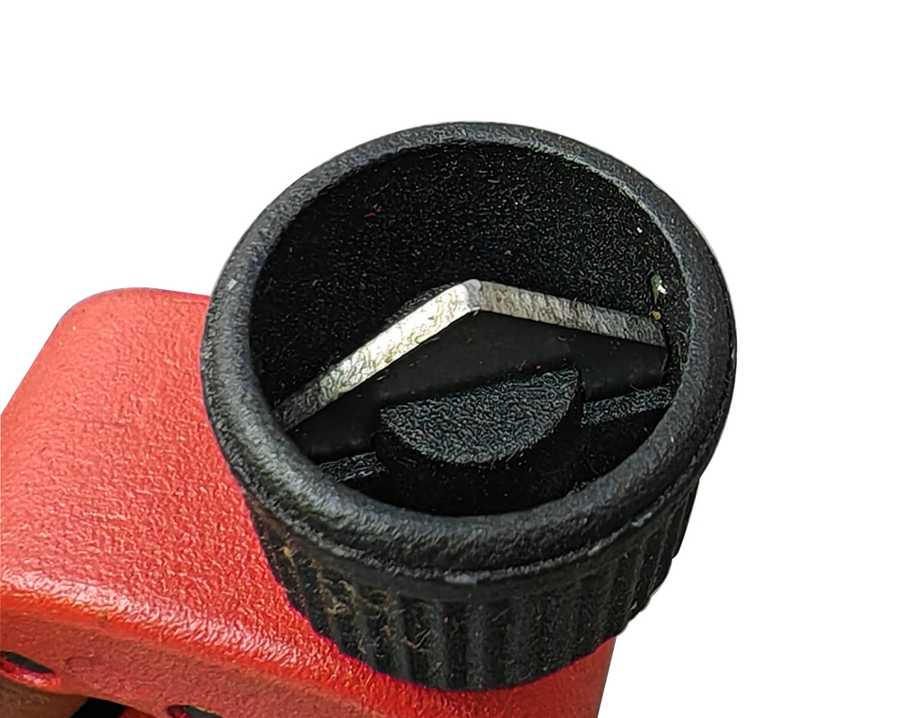 小型パイプ・カッターの小型管のカッター管のリーマーのAlの合金適したAの小さい労働環境との3-16mm