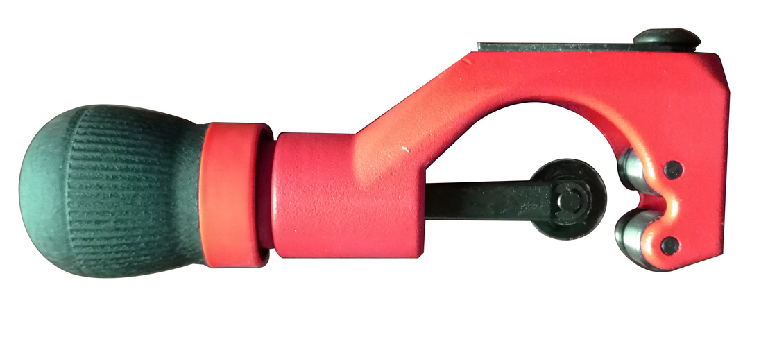 刃刻み目を取り除く用具の取り替え可能な切刃が付いているボディGcr15のための管のカッターのパイプ・カッター6-42mm亜鉛合金