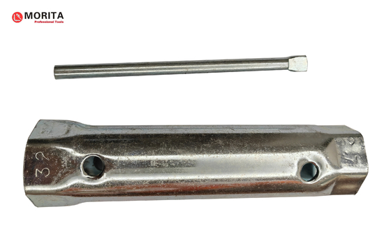 蛇口のロックナットのスパナー24/27mm、27/32mmおよび46/50mmのzinc-plated鋼鉄ねじ銀製ロックナット